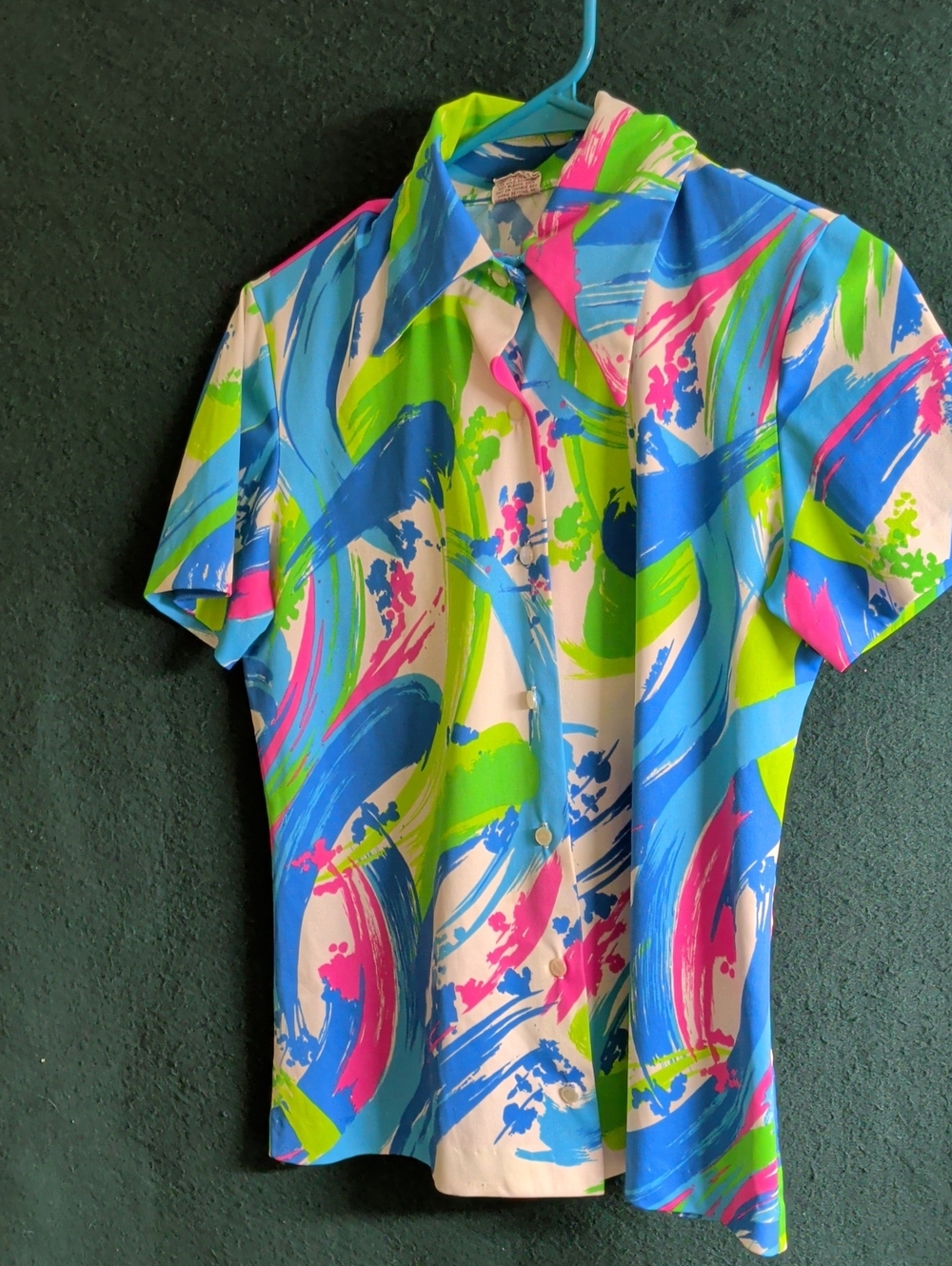 70sCasual Short-Sleeve Button-Down Shirt in Blue, Green & Pink Brushstroke Print